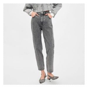 ⬇️Zara Mom Fit High Rise Denim Jeans in Light Grey